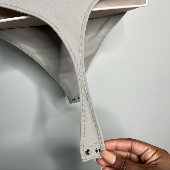 Abercrombie and Fitch Women Bodysuit Small Soft AF Tan Gray Thong Dipped‎ Back - Picture 6 of 9